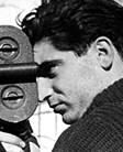 Robert Capa in una foto scattata da Gerda Taro
