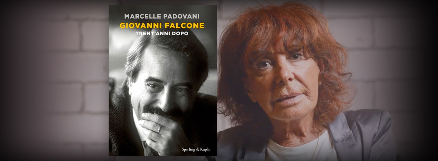 La sigla delle interviste "Il profumo delle pagine" è cantata da Laura Salvi - compositore Marco Zoppi