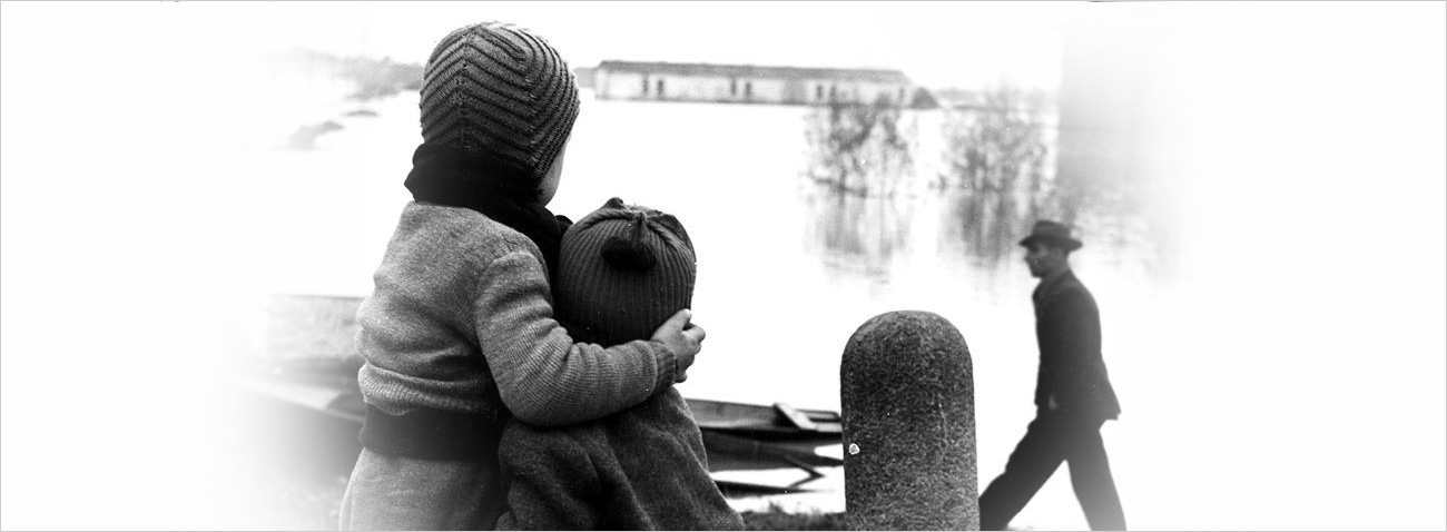 Immagine tratta dal libro "Cronache dal grande fiume. Le foto ritrovate del dolore e della nuova vita nel Polesine e nel Delta padano degli anni '50 e '60. Ediz. illustrata Condividi Mario Fornasari .Minerva Edizioni (Bologna), 2021"